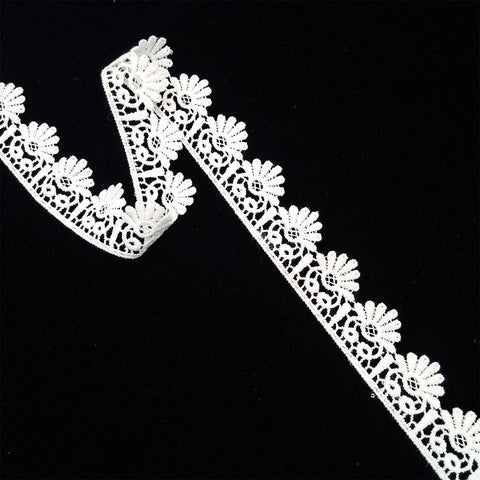 Narrow scalloped lace tirm, white color guipure lace trim by the yard