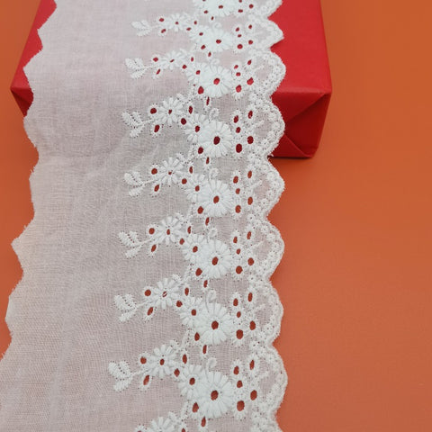 11.5cm/4.5" embroidery cotton eyelet lace trimming, cotton lace trim with floral, cotton scalloped lace trim 11.5cm/4.5" embroidery cotton eyelet lace trimming, cotton lace trim with floral, cotton scalloped lace trim
